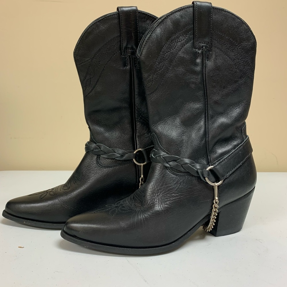 EUC Dingo - 5.5 - Black Western Style Boot W/ Chain Accent